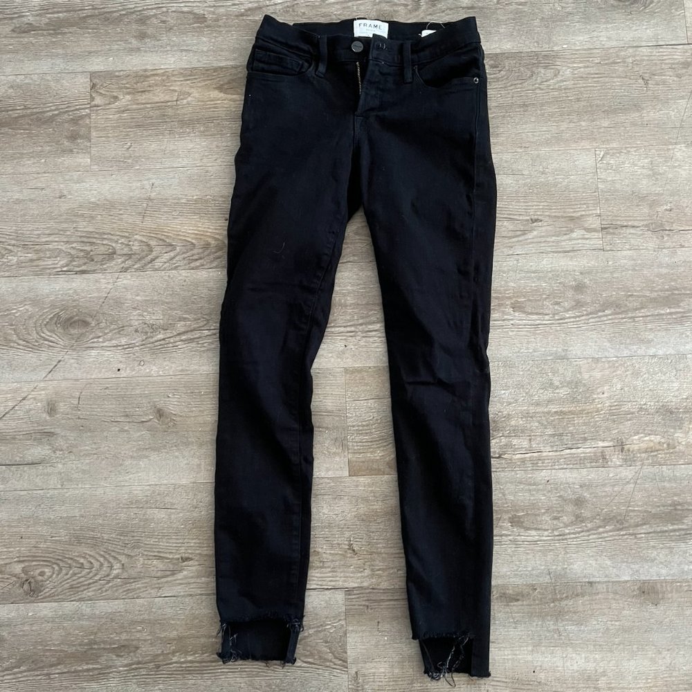 Frame Black Le Skinny de Jeanne Raw Stagger-Hem Jeans